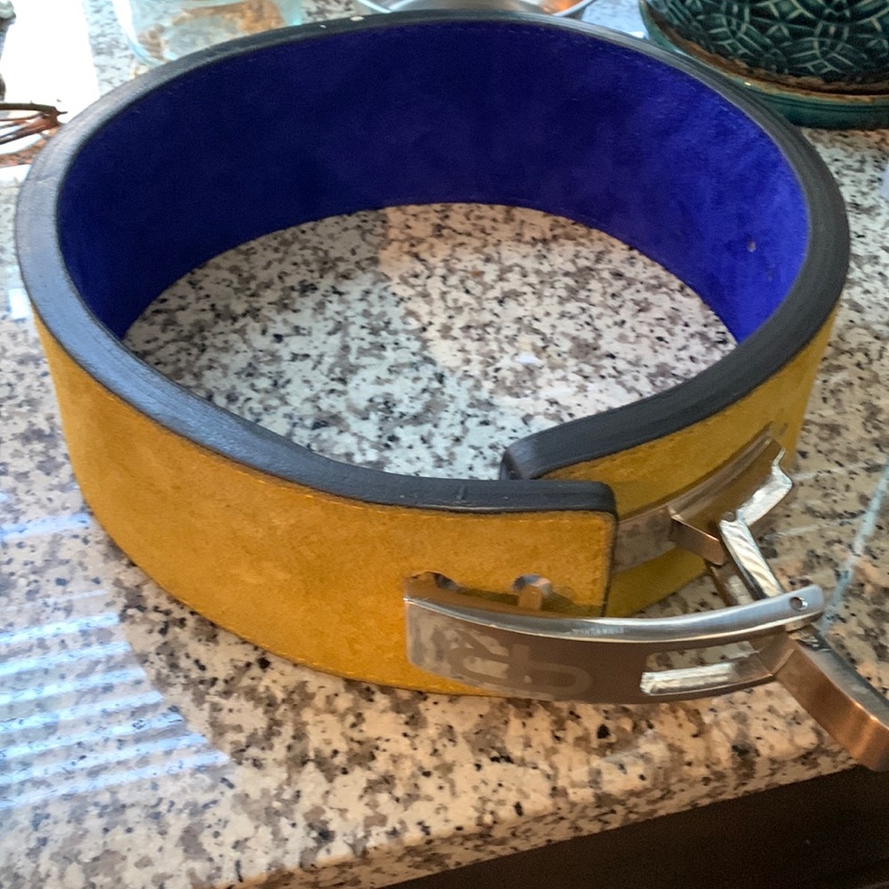 Power lifting person record belt size medium 6 adjustable sizes obo